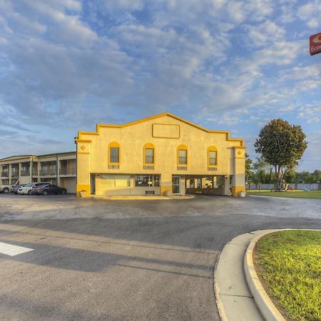 Econo Lodge Byron Bagian luar foto