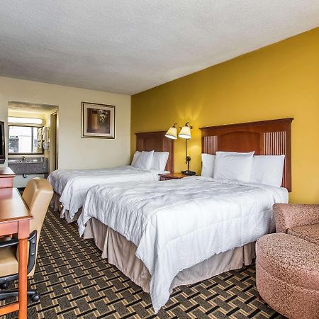 Econo Lodge Byron Bagian luar foto