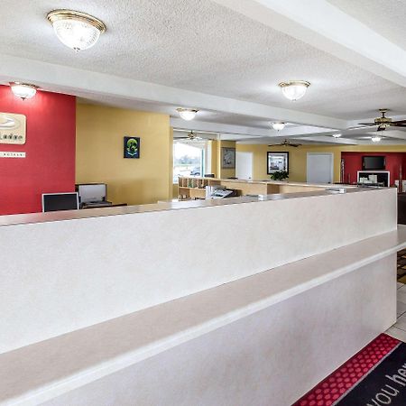 Econo Lodge Byron Bagian luar foto