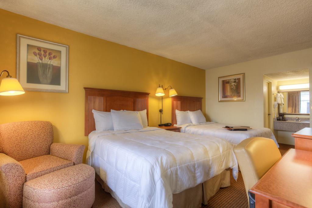 Econo Lodge Byron Ruang foto
