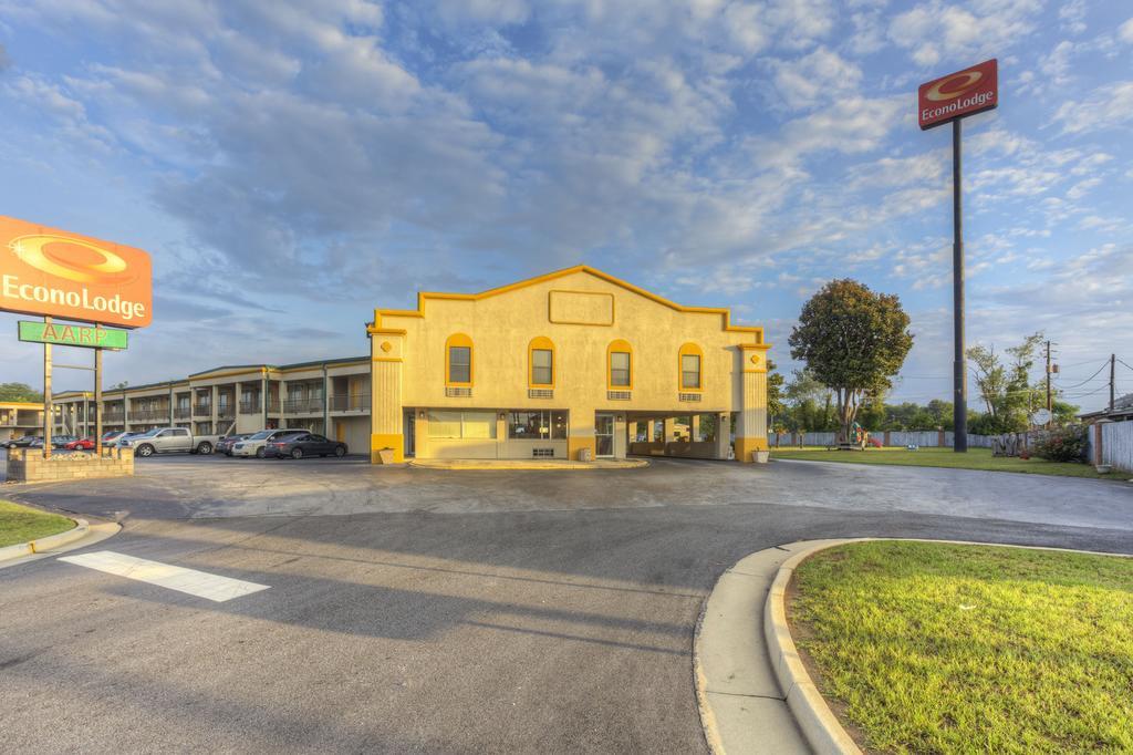 Econo Lodge Byron Bagian luar foto