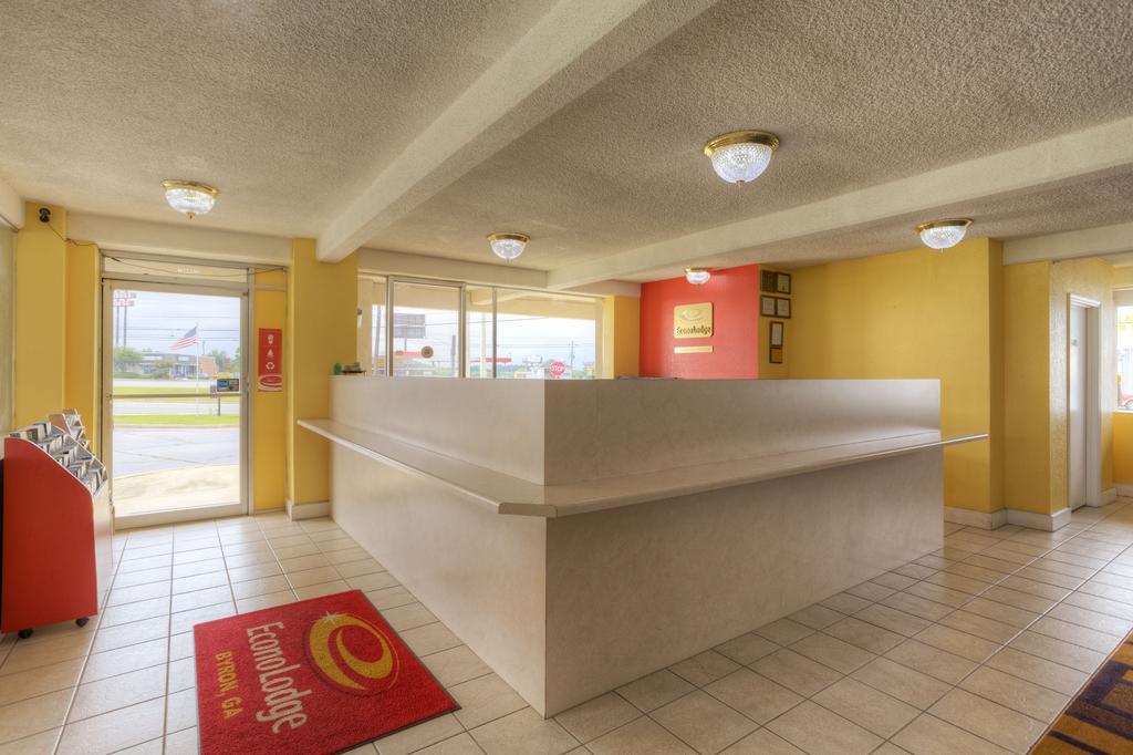 Econo Lodge Byron Bagian luar foto