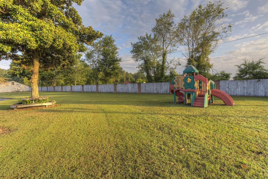 Econo Lodge Byron Bagian luar foto
