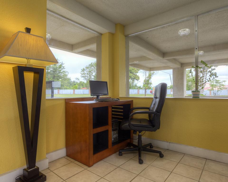 Econo Lodge Byron Bagian luar foto